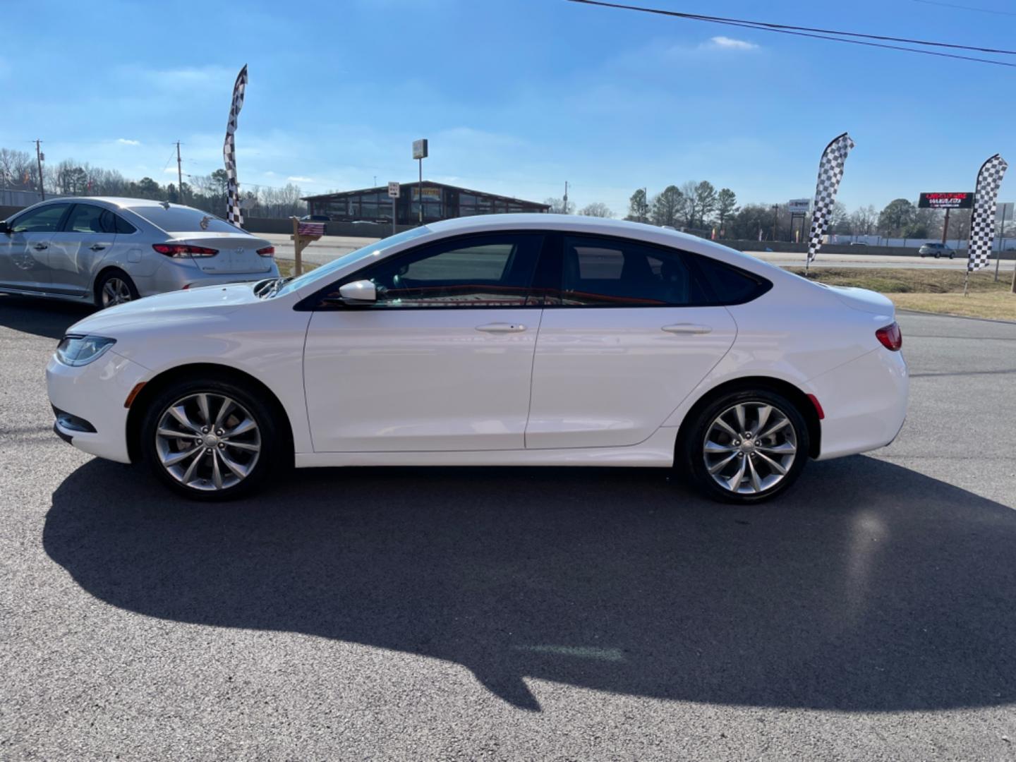 2015 White Chrysler 200 (1C3CCCBB6FN) with an 4-Cyl, MultiAir, 2.4L engine, Automatic, 9-Spd transmission, located at 8008 Warden Rd, Sherwood, AR, 72120, (501) 801-6100, 34.830078, -92.186684 - Photo#4